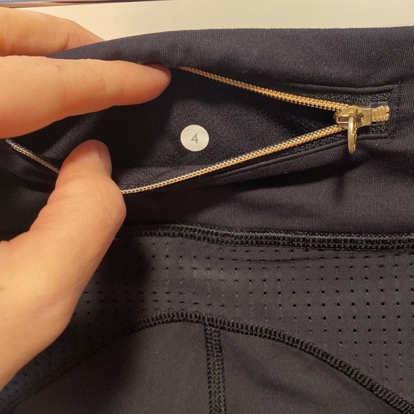 Black lululemon size 4 medium rise leggings - Picture 9 of 9